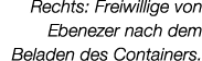 Rechts: Freiwillige von Ebenezer nach dem Beladen des Containers.