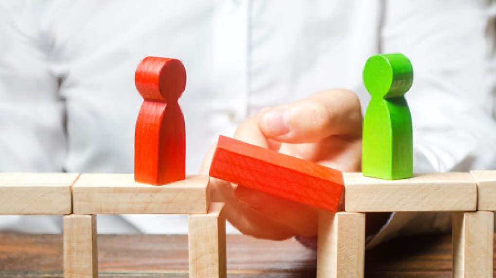 A man makes contact between people opponents  Arbitrator and mediator  Build bridges, seek a compromise in disputes and reconciliation of conflicts  Networking in business  Negotiation platform